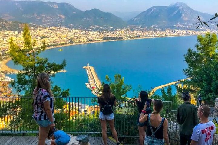Alanya City Tour with Boat Tour, Cable Car and Lunch at Dimçay