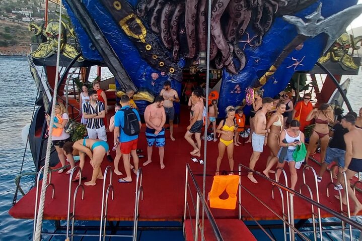 Alanya Night Safari with Boat Trip and Dinner at Dimçay River