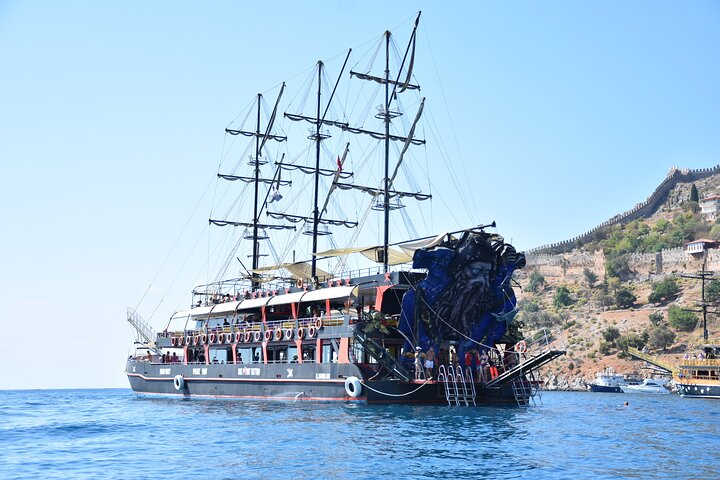 All-Inclusive Alanya Boat Tour with Lunch and Soft Drinks