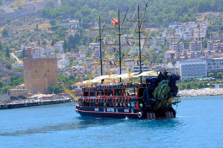 Pirates Boat