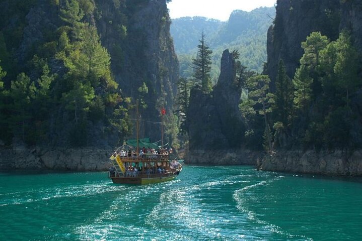All Inclusive Green Canyon Boat Tour with Lunch and Soft Drinks
