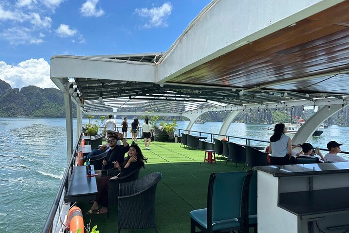 Alova Premium Cruise Halong Day Tour with Buffet Lunch and Cave
