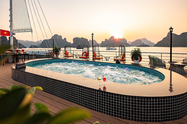 Amethyst Daily Cruise - 1 Day Luxury Halong Bay Tour from Hanoi
