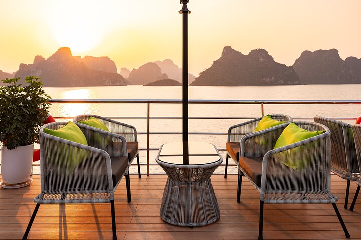 Amethyst Daily Cruise - 1 Day Luxury Halong Bay Tour from Hanoi