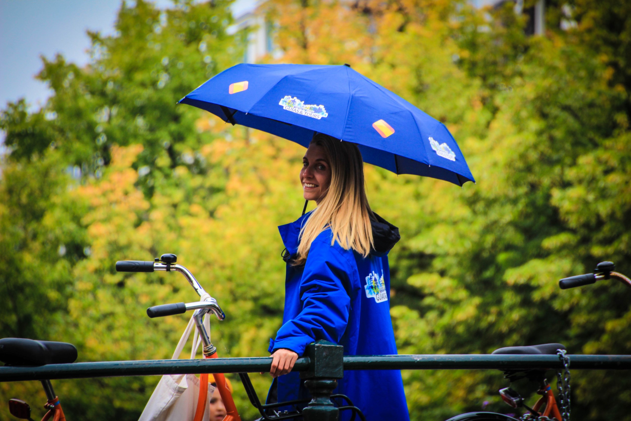 Amsterdam full day tour: Walking, Biking and Cruising