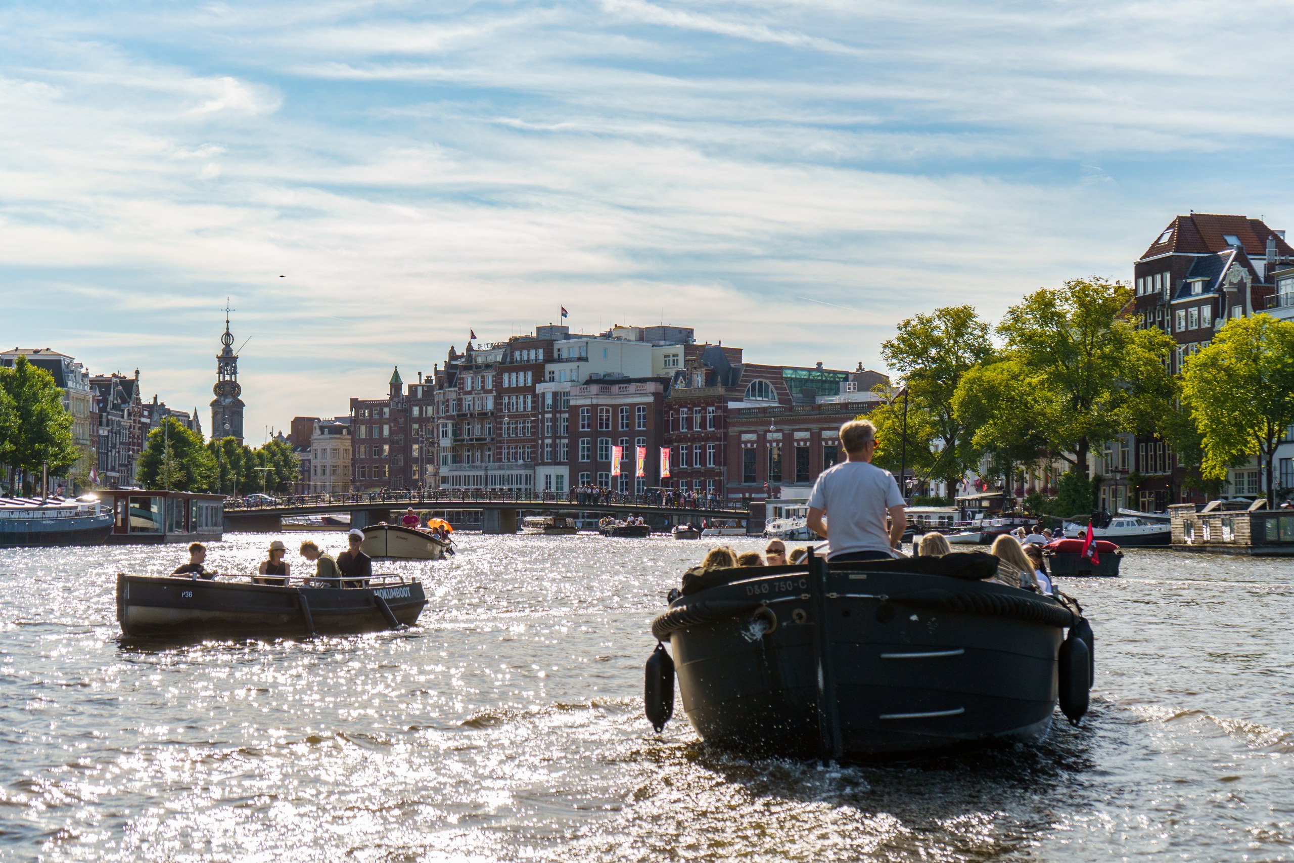 Amsterdam walking tour and canal cruise with unlimited drinks and cheese tasting