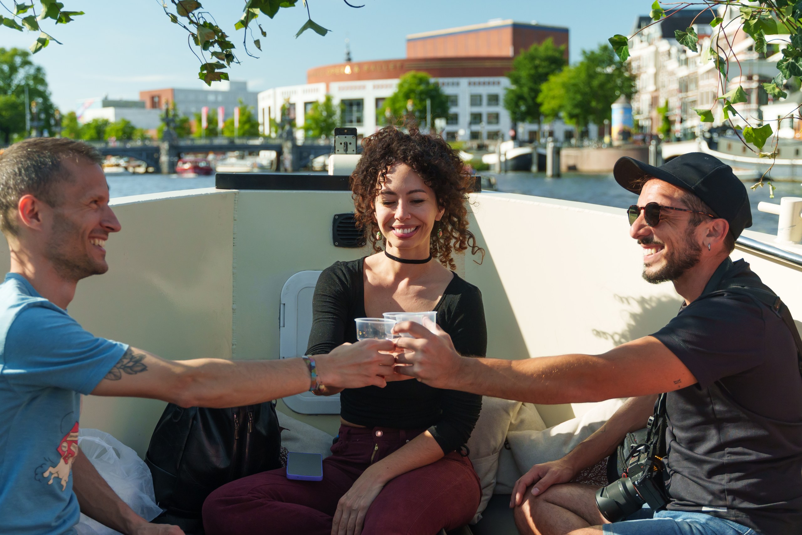 Amsterdam walking tour and canal cruise with unlimited drinks and cheese tasting