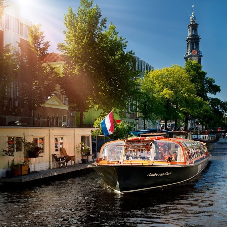 Amsterdam walking tour with canal cruise