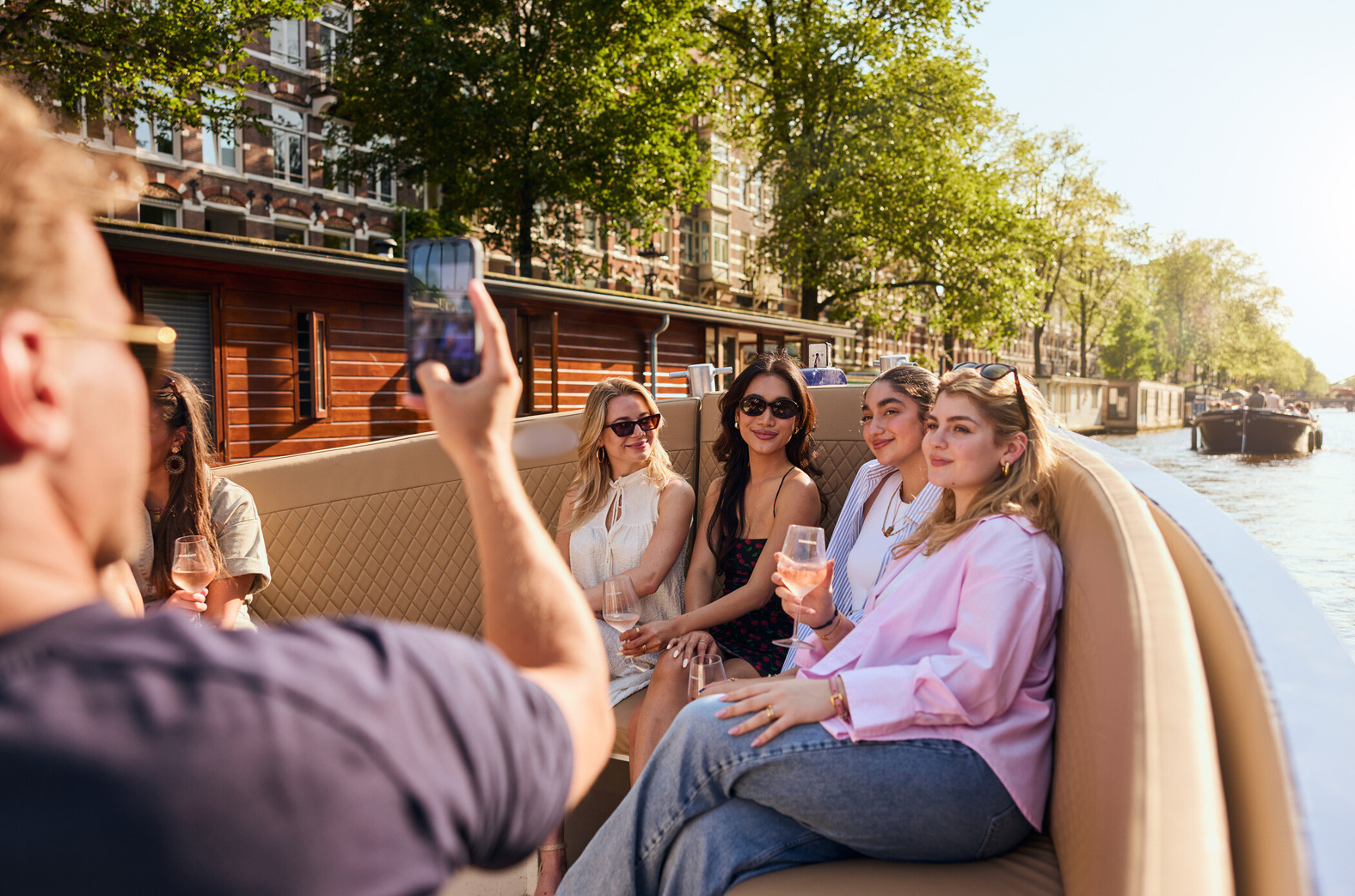 Amsterdam walking tour with canal cruise