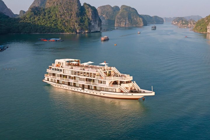 Arcady Boutique Cruise: 2-Day Halong Bay Getaway from Hanoi