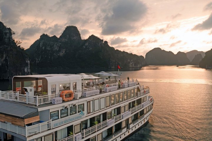 Arcady Boutique Cruise: 2-Day Halong Bay Getaway from Hanoi