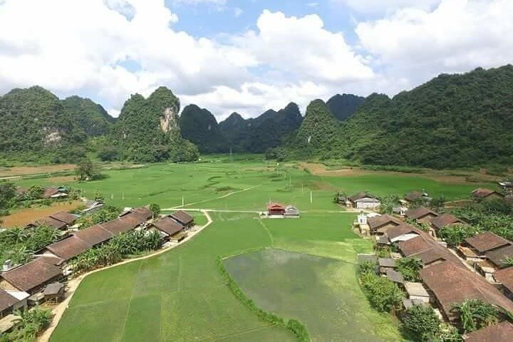 Ban Gioc Waterfall & Ba Be Lake : 3 Days Group Tour from Hanoi