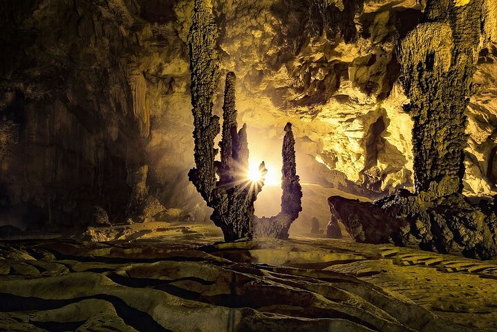 Ban Gioc Waterfall & Ba Be Lake : 3 Days Group Tour from Hanoi
