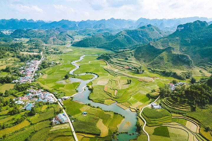 Ban Gioc Waterfall & Ba Be Lake : 3 Days Group Tour from Hanoi