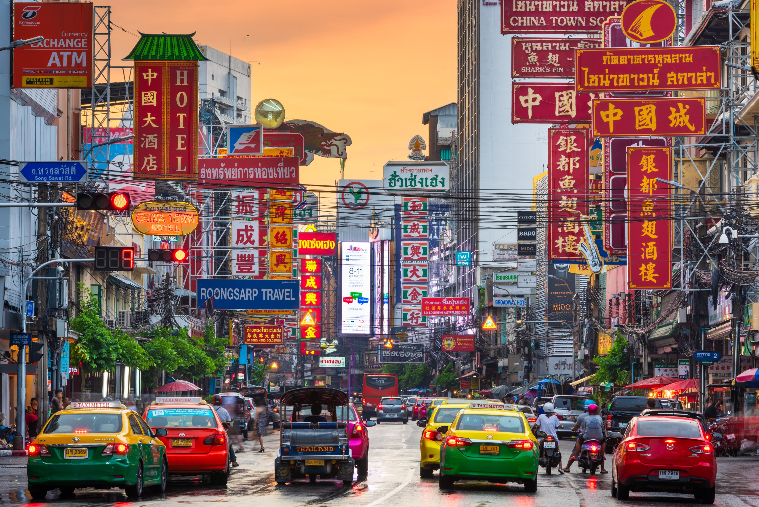 Bangkok: Private Grand Palace, Wat Pho and Chinatown Walking Tour