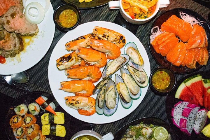 Bangkok The Opulence Buffet Dinner Cruise with Live Band