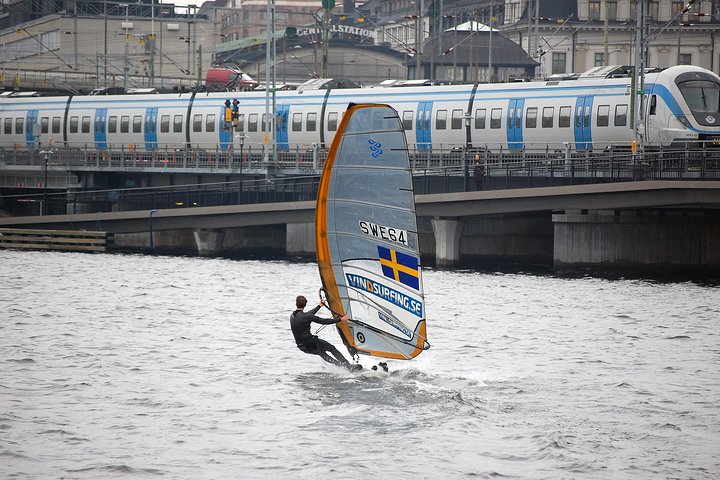 Beginner Day1 Dynamic Windsurfing Stockholm downtown