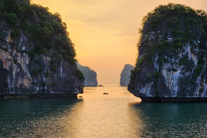 Experience the Best Lan Ha Bay Sunset Tour from CatBa Island