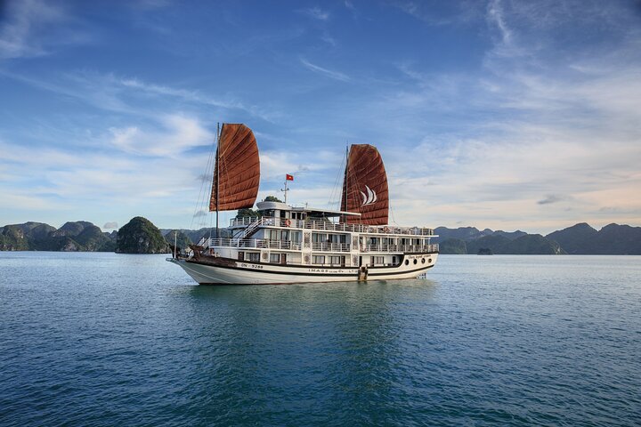 BEST SELLER - 2 Day/1 Night Overnight Cruise in Halong Bay