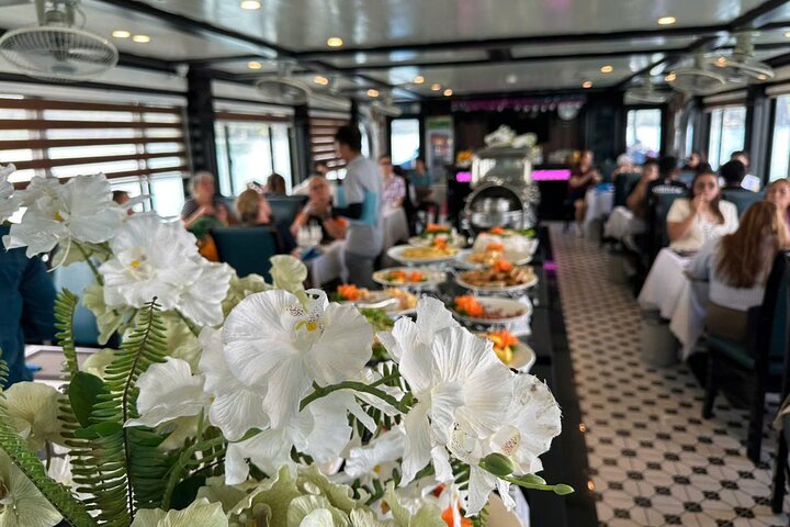 BEST SELLER - Halong Alova Day Cruise: Buffet, Kayaking and Cave