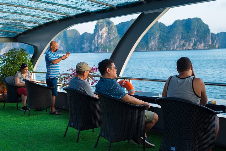 BEST SELLER - Halong Alova Day Cruise: Buffet, Kayaking and Cave