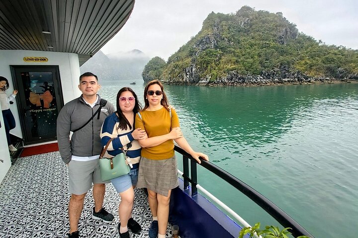 BEST SELLER Halong Bay 5 Star Day Cruise: Buffet, Kayak & Jacuzzi