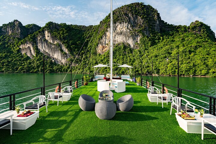 BEST SELLER Halong Bay 5 Star Day Cruise: Buffet, Kayak & Jacuzzi