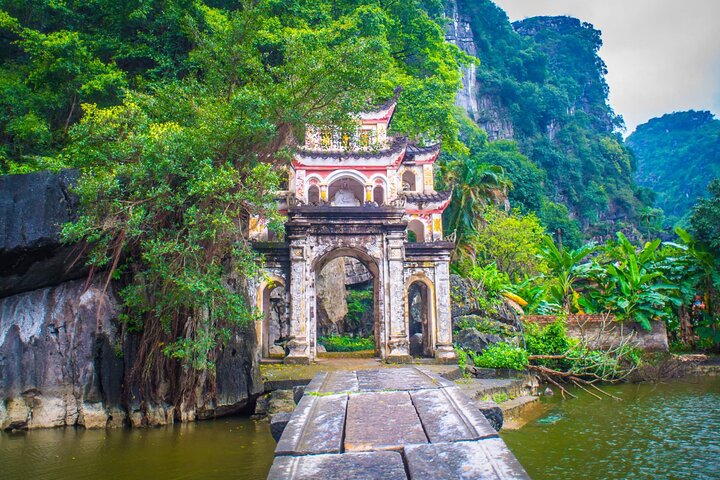 Bich Dong Trang An Private Day Tour Visit Local Family & Boating