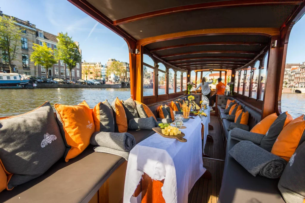 Bike Tour with canal cruise cheese and drinks included in Amsterdam