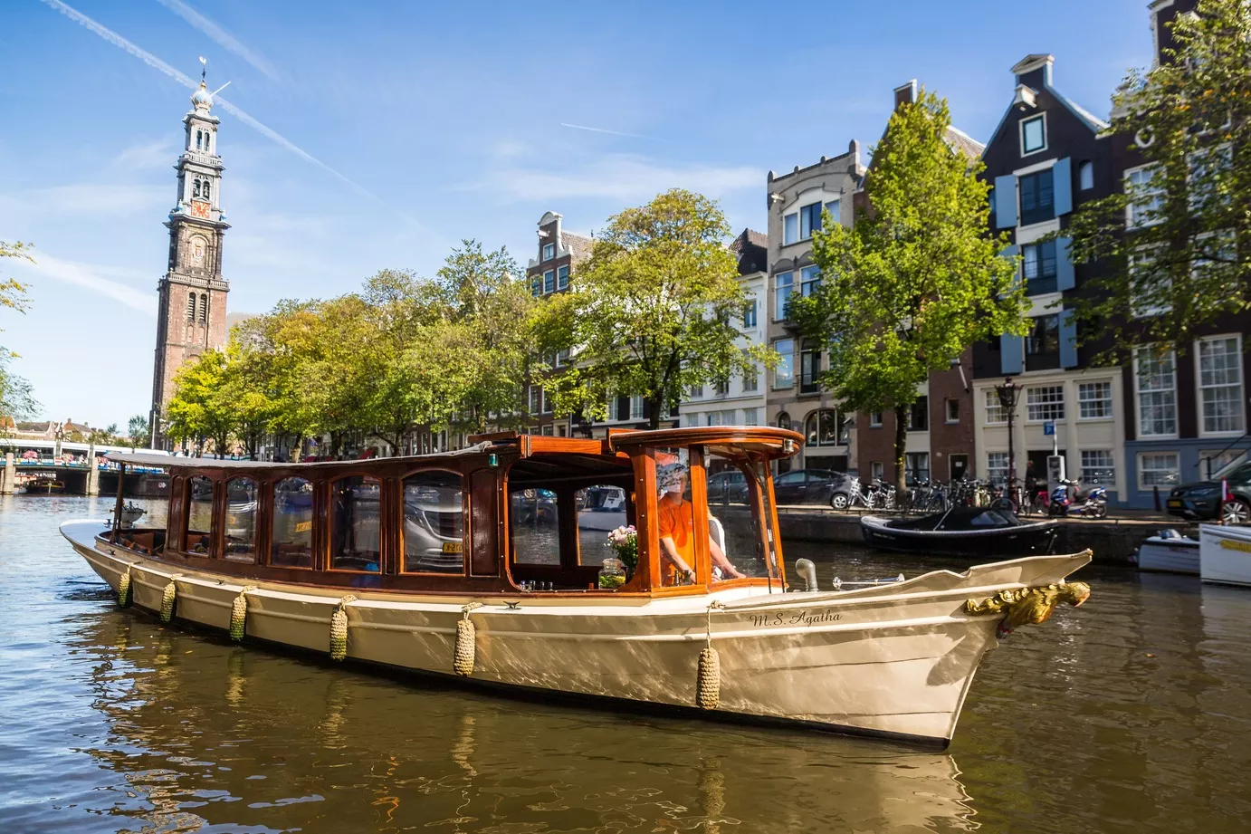 Bike Tour with canal cruise cheese and drinks included in Amsterdam
