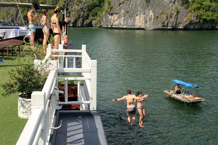 BOUTIQUE CRUISE 2 Days 1 Night Explore Lan Ha Bay & Cat Ba Island