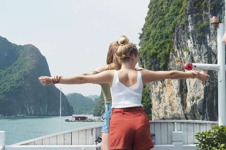 BOUTIQUE CRUISE 2 Days 1 Night Explore Lan Ha Bay & Cat Ba Island