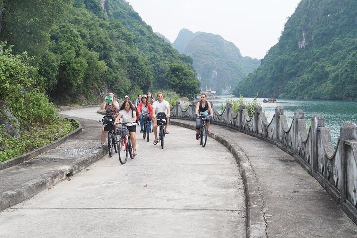 Boutique Cruises to Cat Ba Island & Lan Ha Bay from Hanoi (2D1N)