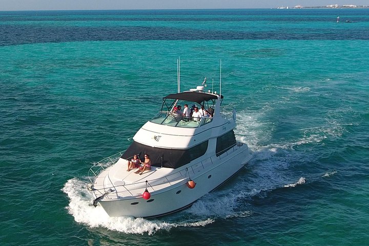 Carver Luxury Yacht at Playa Mujeres