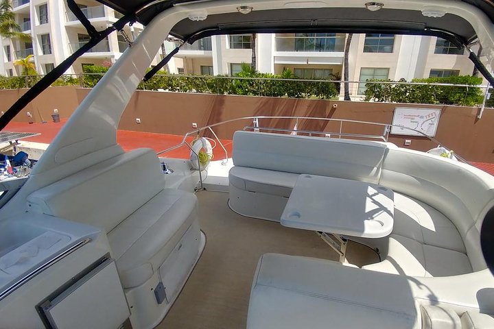 Carver Luxury Yacht at Playa Mujeres