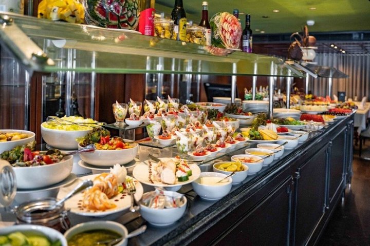 Cairo VIP Luxury Nile Dinner Cruise with Open Buffet, Live Shows