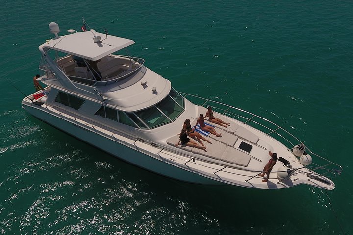 Sea Ray Yacht 55 with upper deck