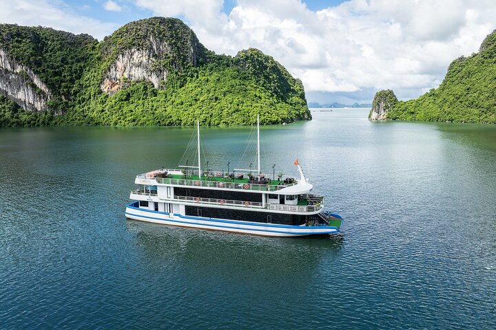 Carnival Cruises Halong Bay: 5-Star Day Cruise, Caves, Kayak & Lunch