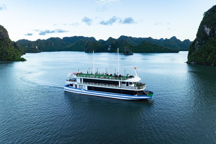 Carnival Cruises Halong Bay: 5-Star Day Cruise, Caves, Kayak & Lunch