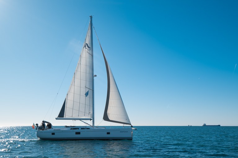 Cascais 2 Hours Premium Private Sailing Cruise with a Drink