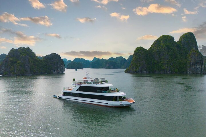 Cat Ba: Spectacular Lan Ha Bay Sunset on D’Charme Luxury Cruise