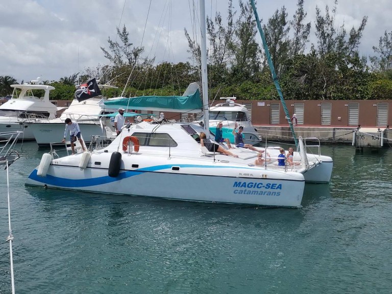 Catamaran for a family snorkel tour 38ft