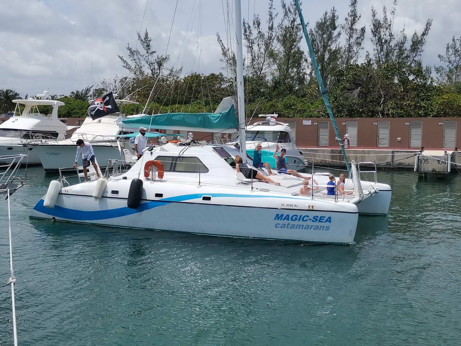 Catamaran for a family snorkel tour 38ft