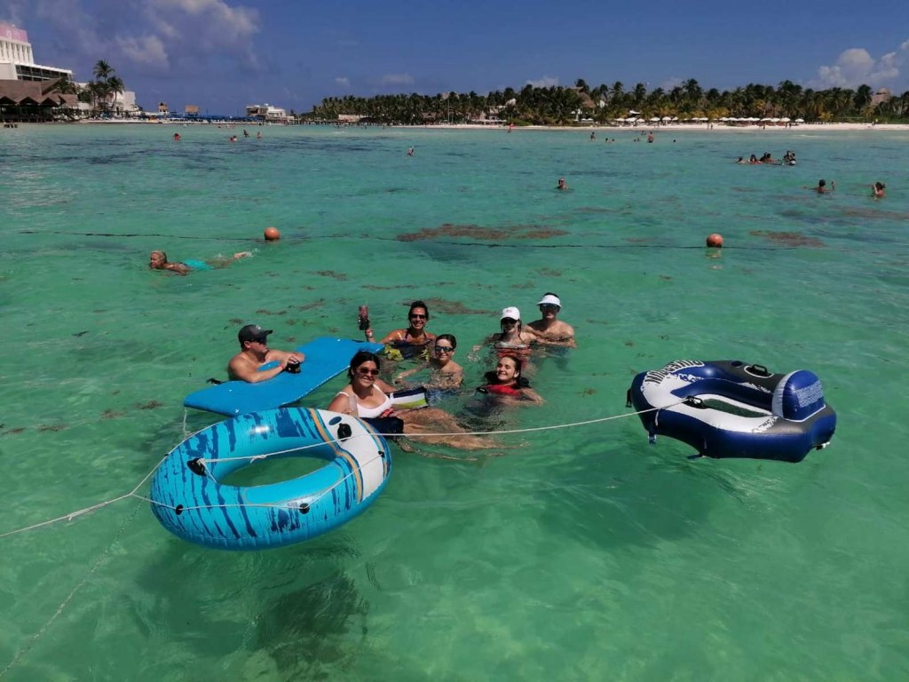 Catamaran for a family snorkel tour 38ft