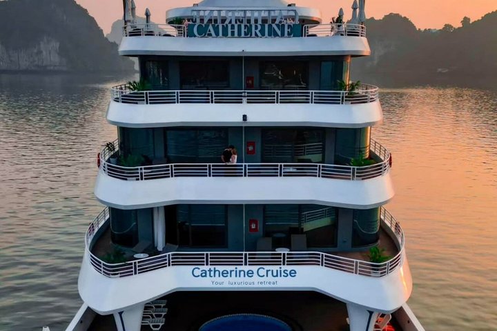 Catherine Cruise - VIP Overnight Cruise Explore Halong Bay (2d1n)