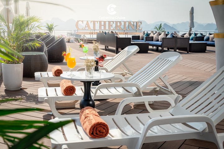 Catherine Cruise - VIP Overnight Cruise Explore Halong Bay (2d1n)