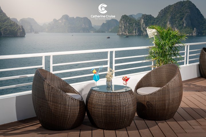 Catherine Cruise - VIP Overnight Cruise Explore Halong Bay (2d1n)