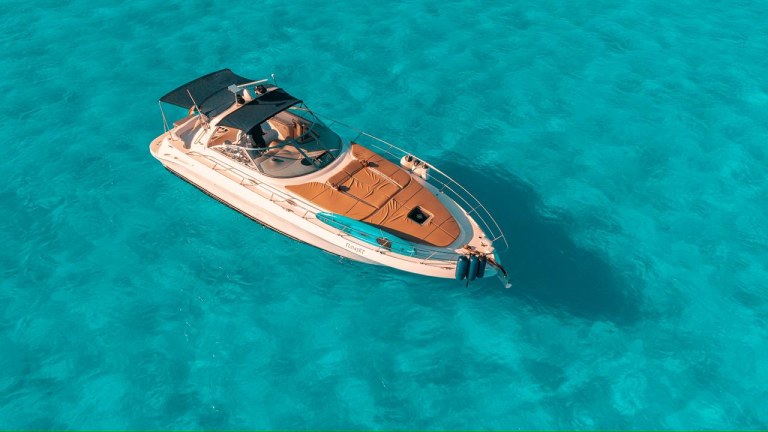 Charter a SeaRay 41 ft Sport Boat for Families and groups