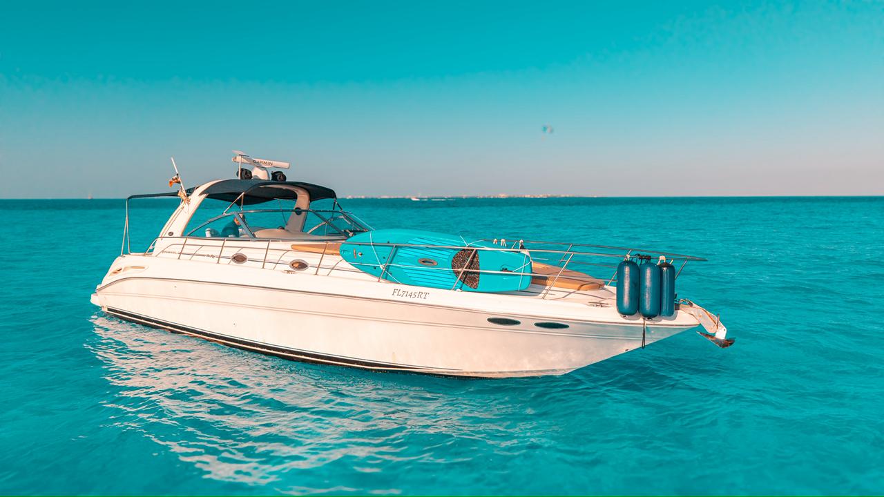 Charter a SeaRay 41 ft Sport Boat for Families and groups