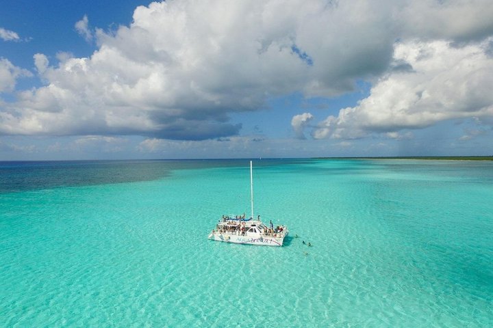 Cozumel: El Cielo Catamaran and Snorkel with Kuza Beach Club